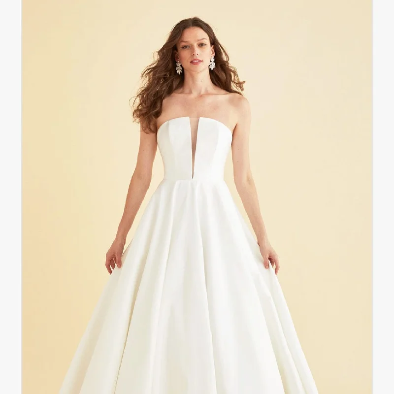 Savings Galore Astrid & Mercedes Vivid Lea-Ann Belter Ballgown