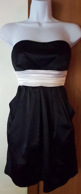 Quick Sale Other Black and White Strapless Dress with Pockets
