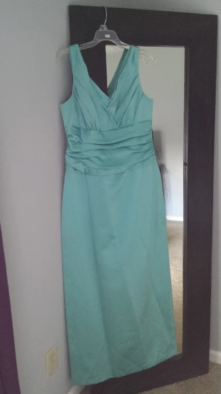 Price Blitz Other Sleeveless satin v-neck dress with slim skirt