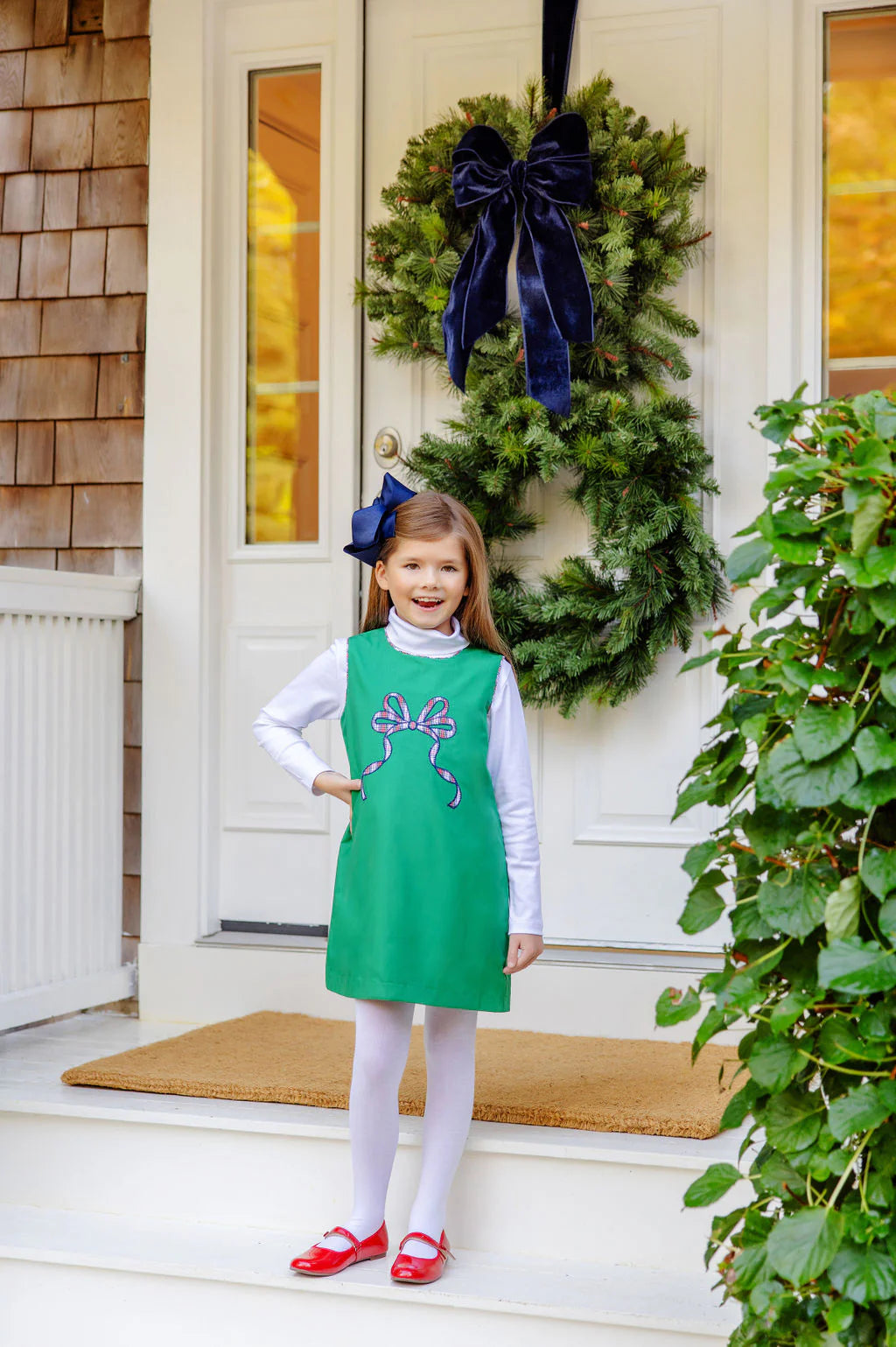 The Best Prices Annie Apron Dress
Kiawah Kelly Green with Merritt Park Plaid Bow