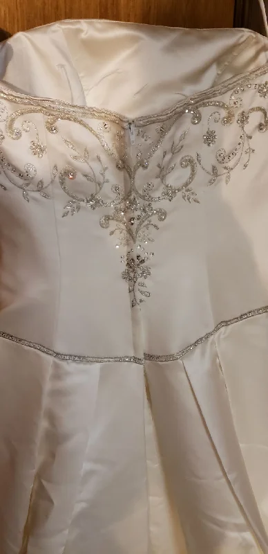 Warehouse Sale Alfred Angelo 1776