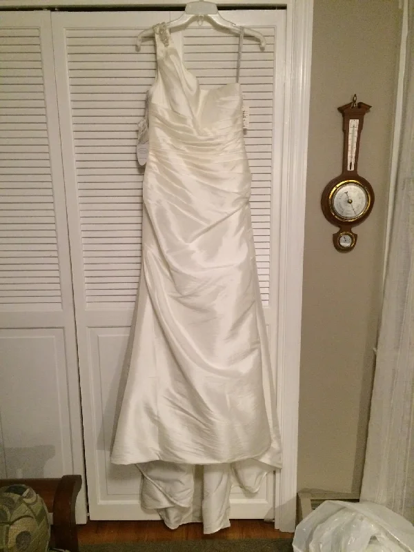 Blowout Deals Alfred Angelo 2063