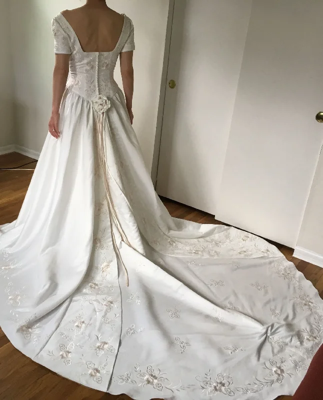 Bargain Bin Alfred Angelo 1986