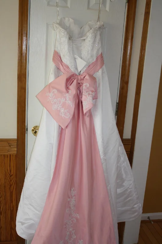 Online Only Alfred Angelo 2093