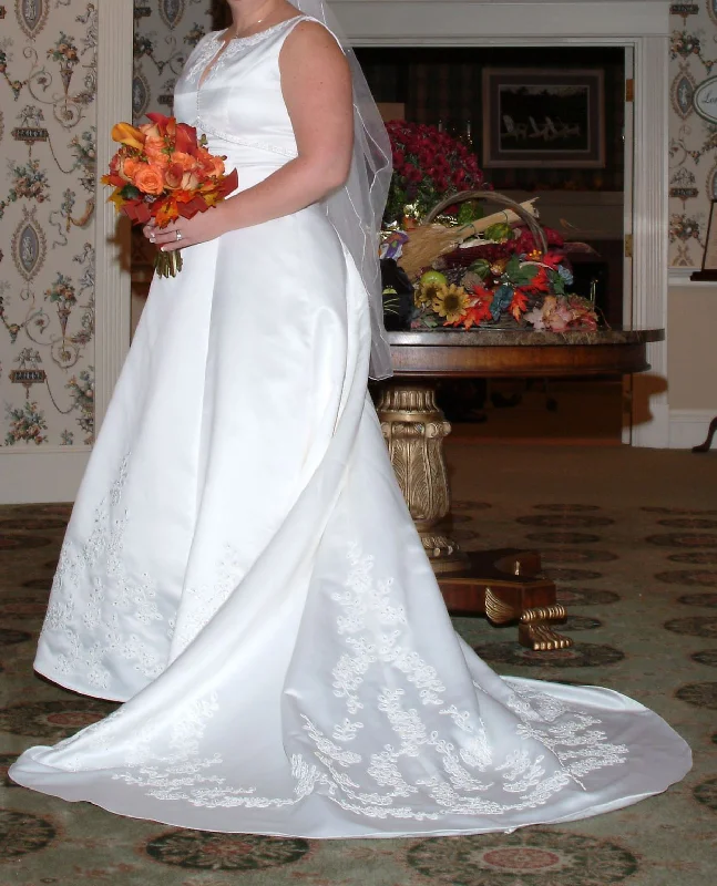 Limited Quantity Alfred Angelo 1934