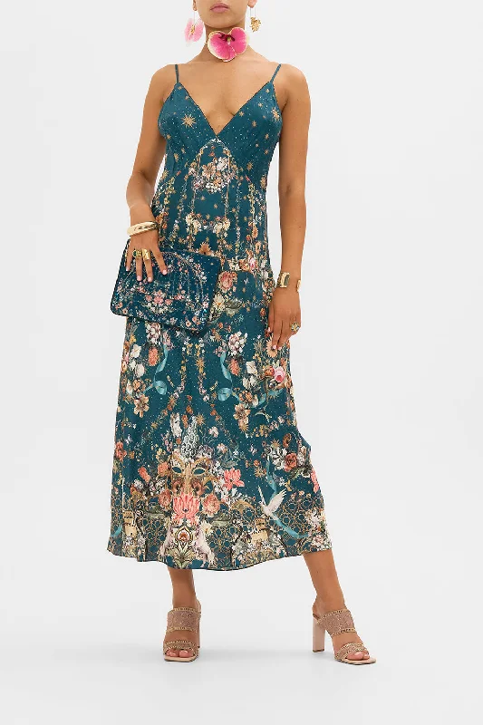 Price Reduction V NECK BIAS SLIP SHE WHO WEARS THE CROWN